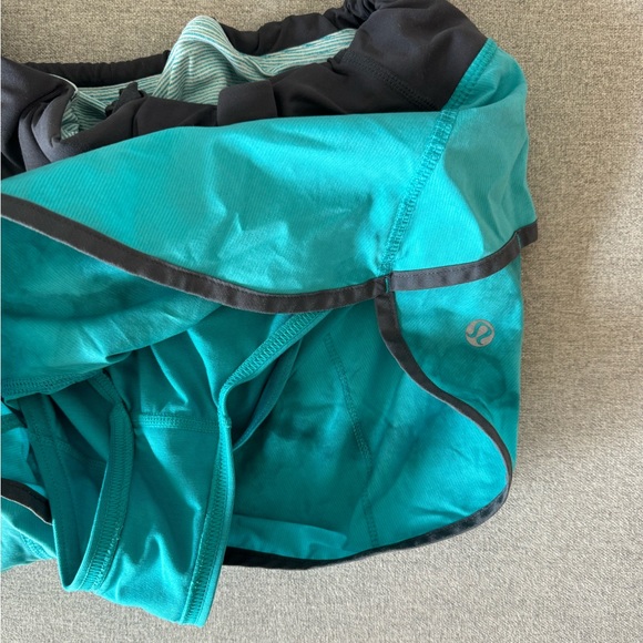 LULULEMON speed up low rise shorts - Picture 2 of 4